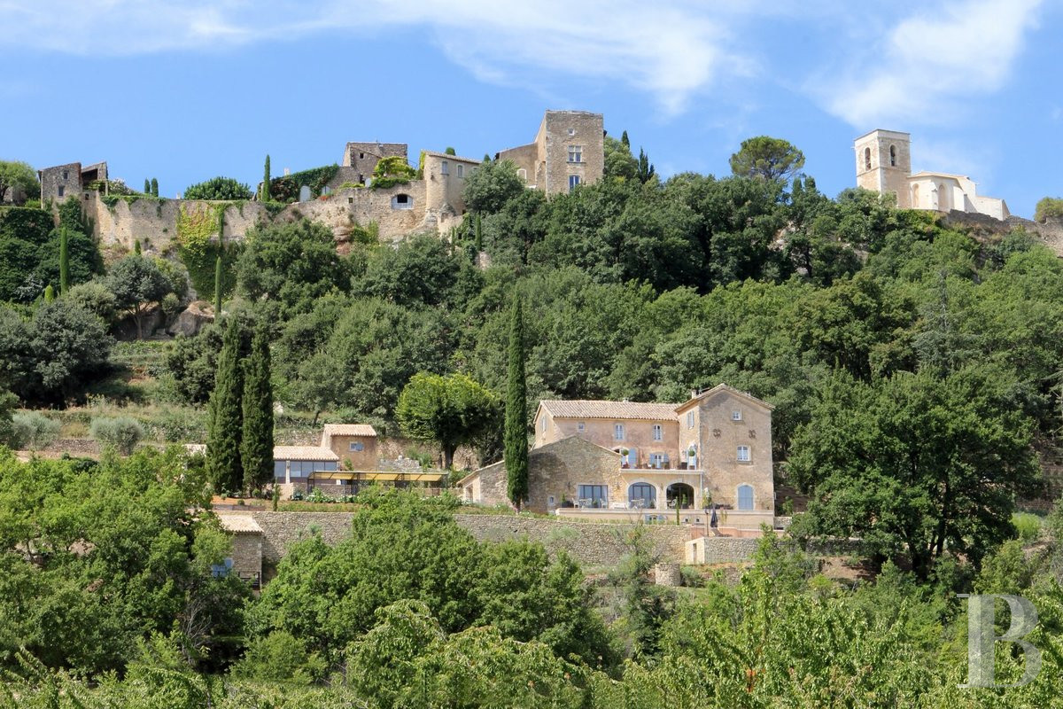A former 18th-century silkworm farm overlooking the Luberon as far as Mount Ventoux, in Ménerbes, in the Vaucluse department - photo  n°1